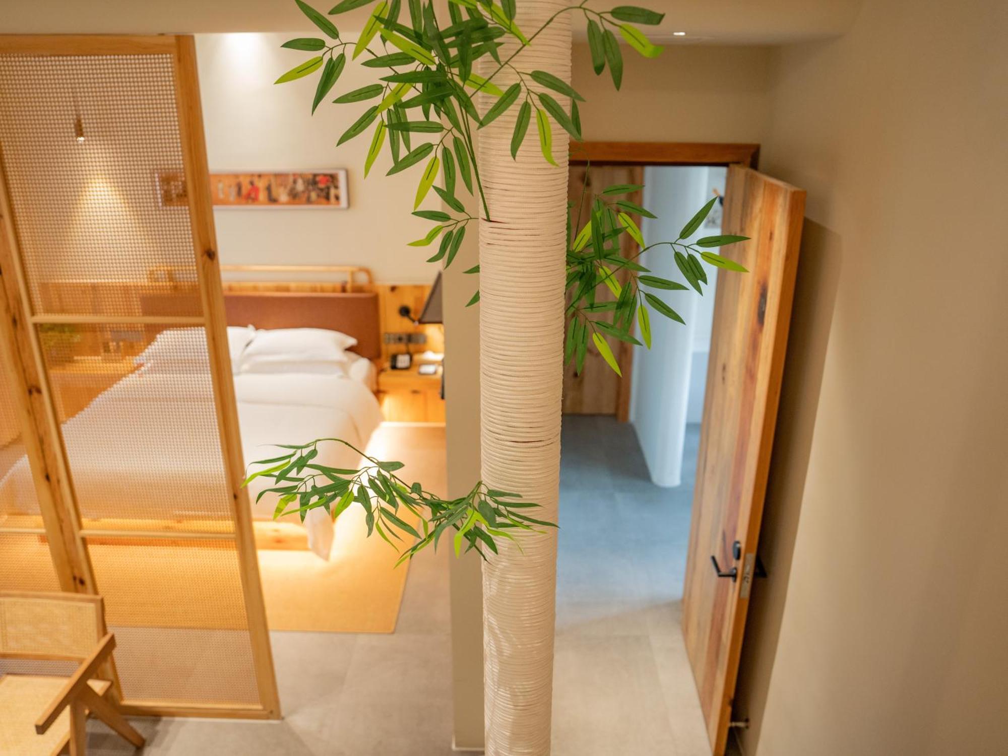 Patio Spring Holiday Inn -- Free Round Trip Pick-Up Service --Panoramic View Of Tianmen Mount زانغجياجي المظهر الخارجي الصورة