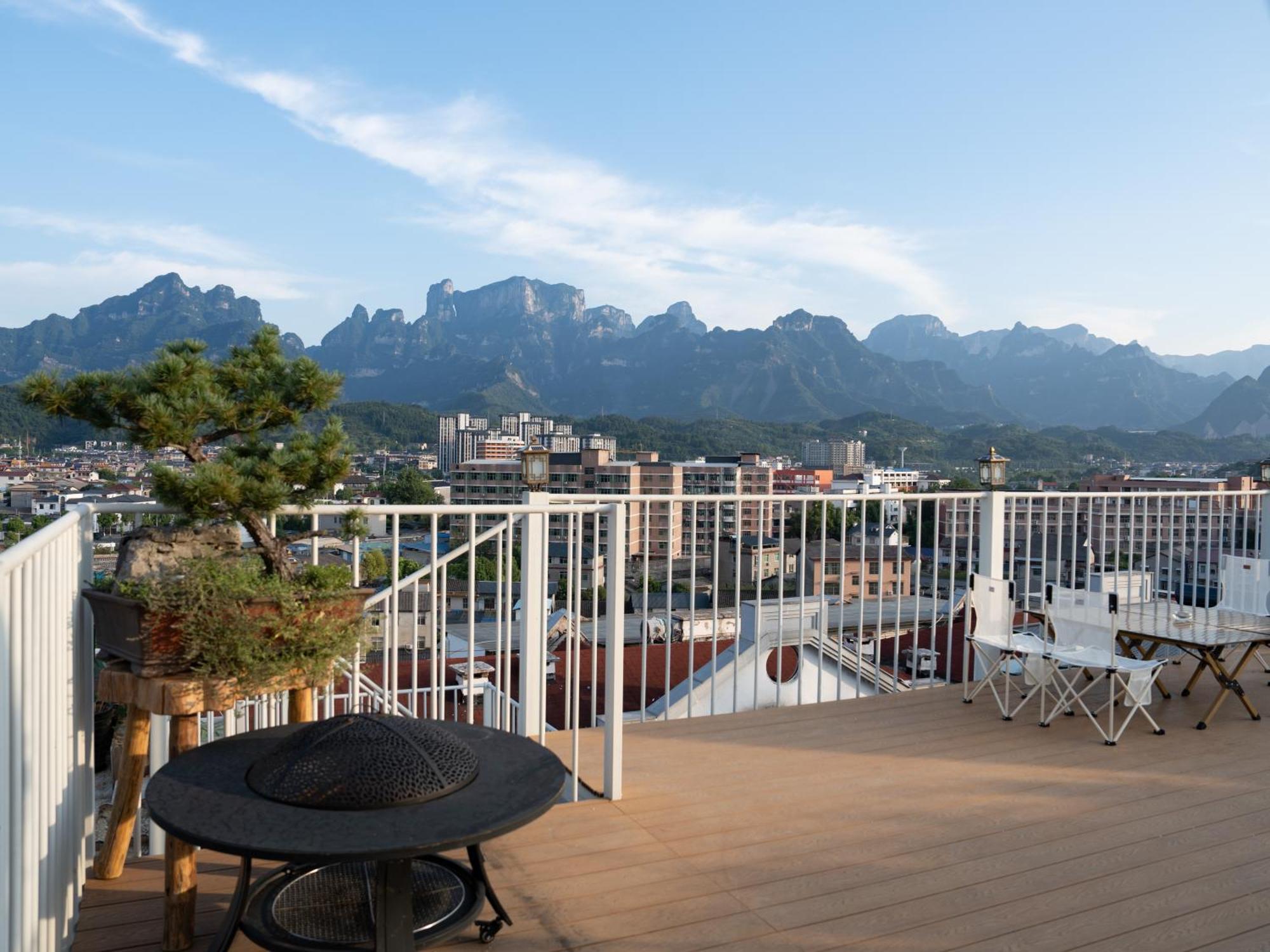 Patio Spring Holiday Inn -- Free Round Trip Pick-Up Service --Panoramic View Of Tianmen Mount زانغجياجي المظهر الخارجي الصورة